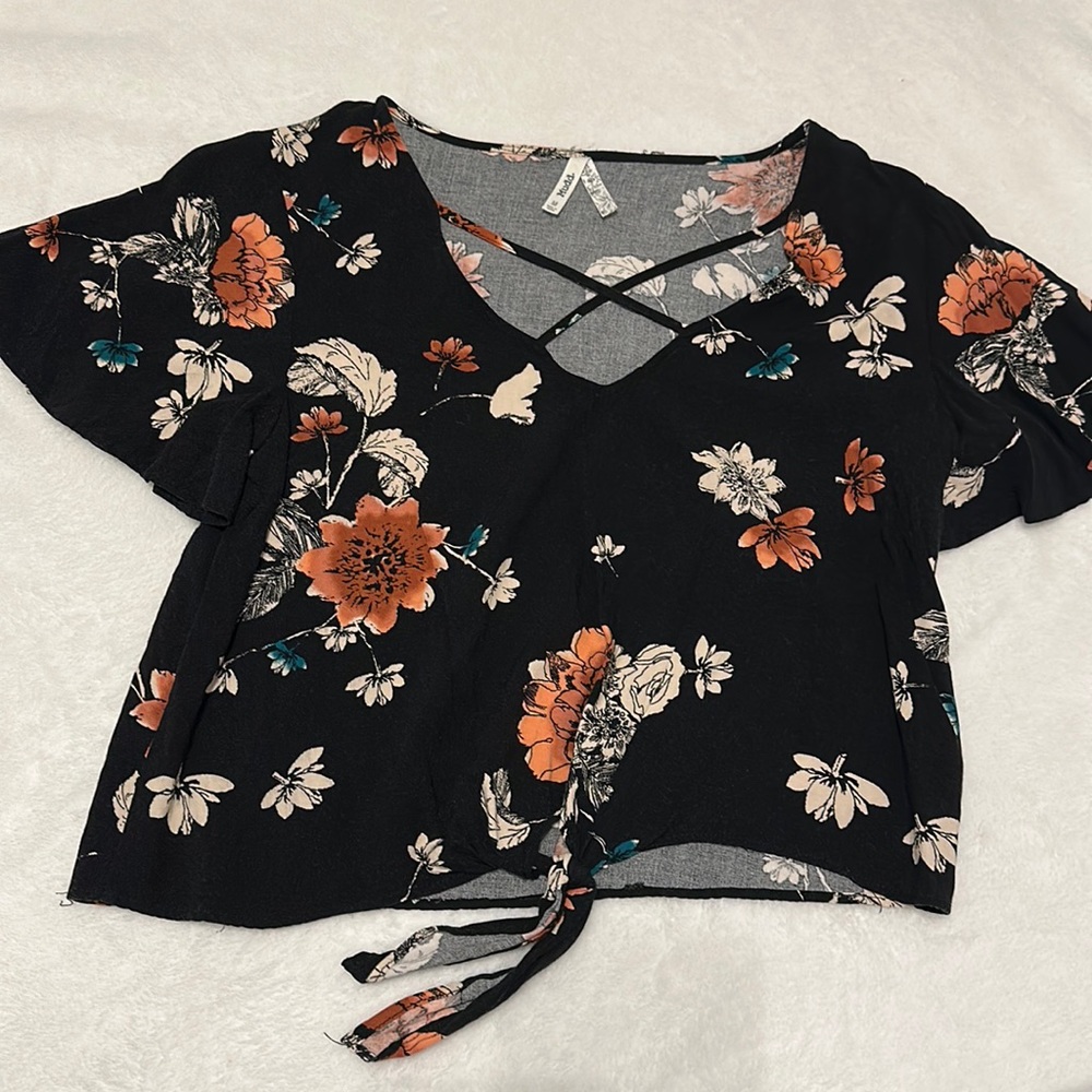 Women’s Mudd cropped top.